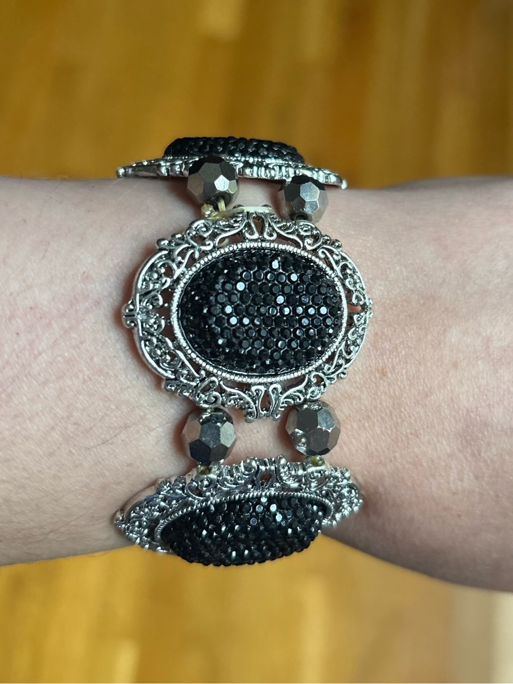 Vintage-Inspired Black Crystal Stretch Bracelet